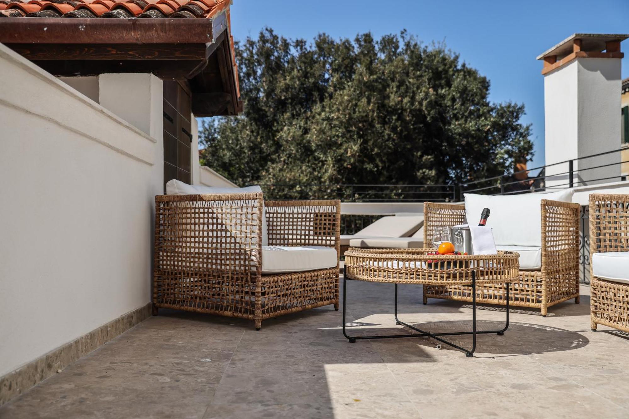 Family Room 2 adjoining rooms Terrace