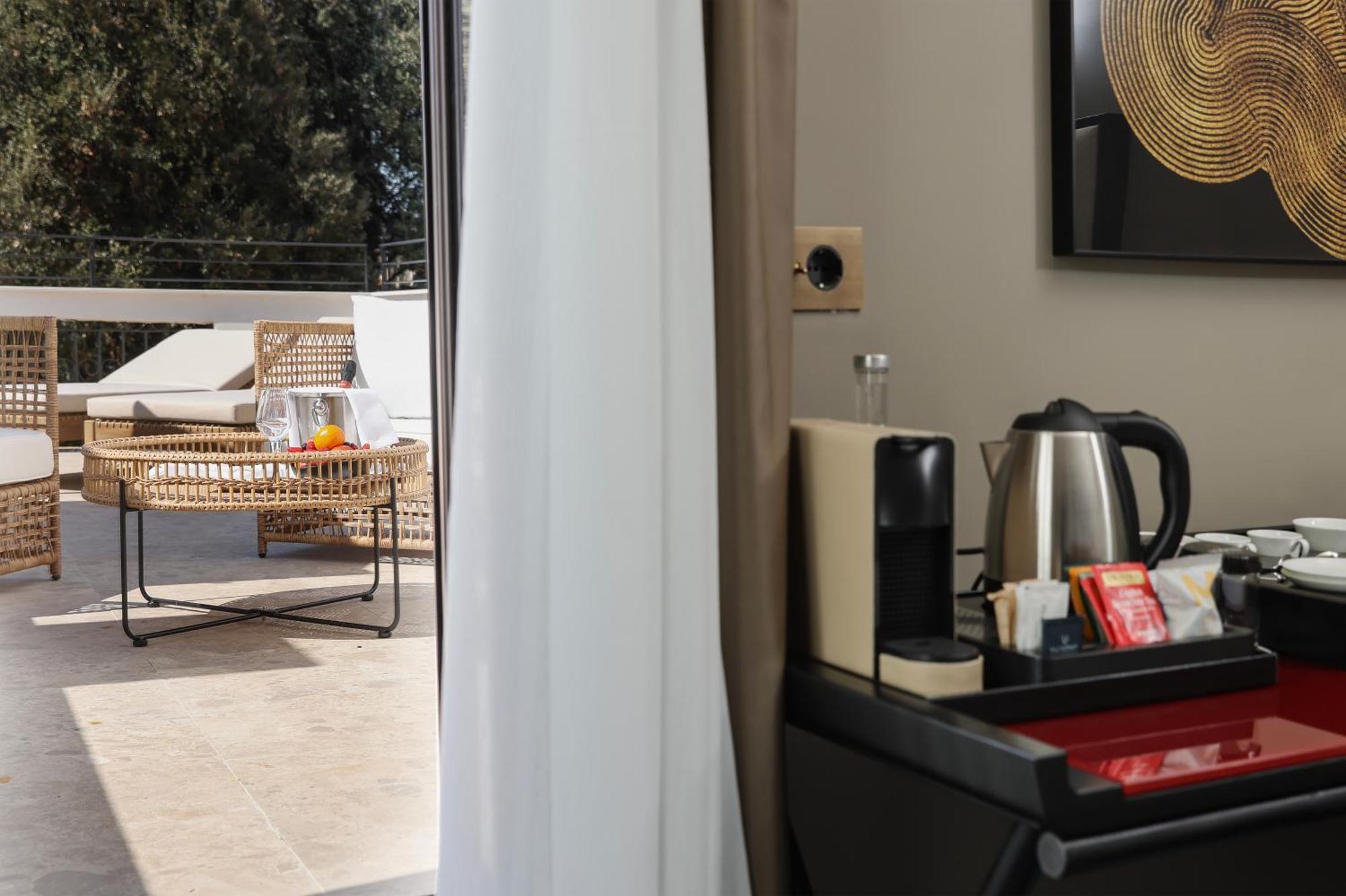 Family Room 2 adjoining rooms Terrace